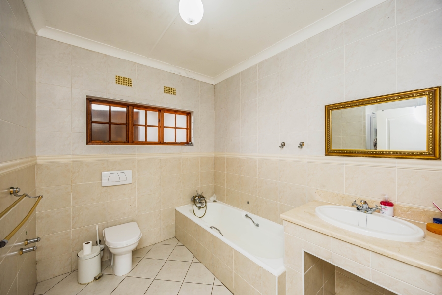 4 Bedroom Property for Sale in Beacon Bay Eastern Cape
